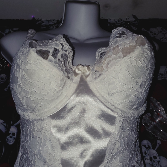 ❤VNTG EUC VS Whitw Lace & Satin Bodysuit/Bustier Extreme Pushup 36D❤ - Picture 13 of 16